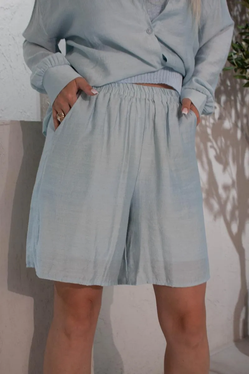 Костюм oversize рубашка, топ и шорты