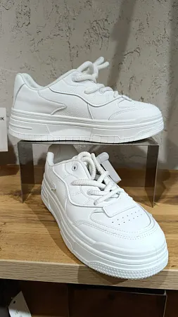 Кроссовки
