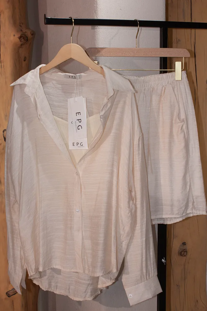 Костюм oversize рубашка, топ и шорты