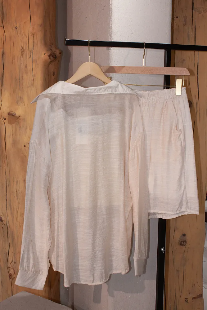 Костюм oversize рубашка, топ и шорты