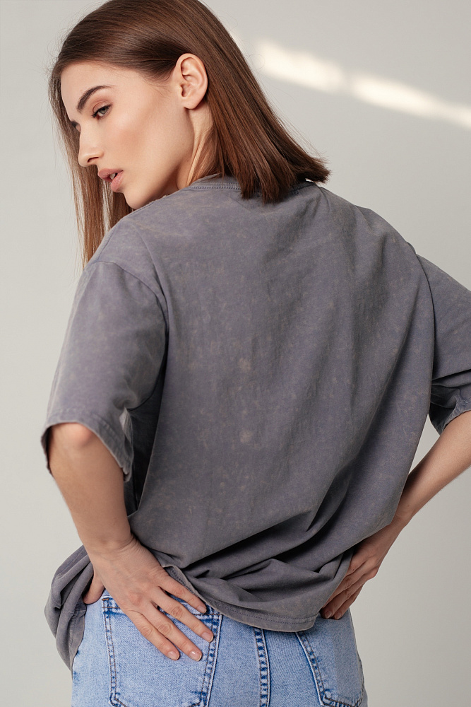 Футболка oversize с блестящими надписями