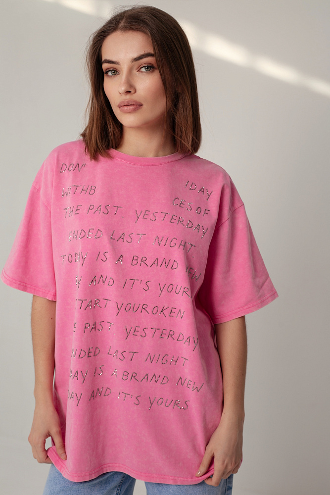 Футболка oversize с блестящими надписями