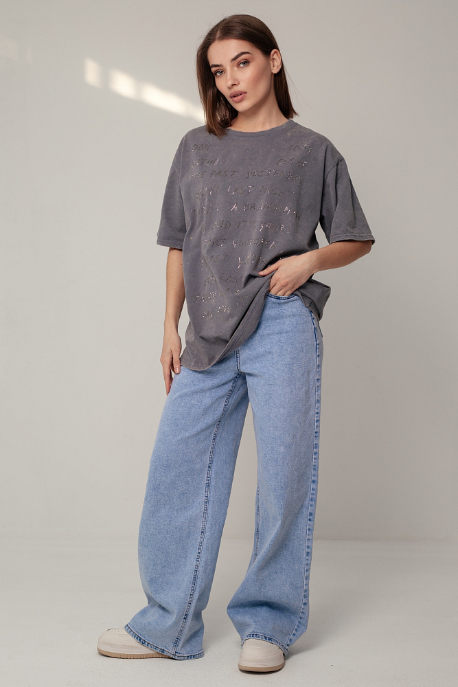 Футболка oversize с блестящими надписями