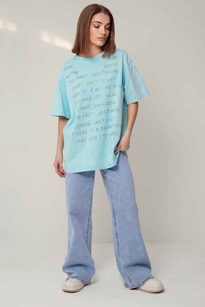 Футболка oversize с блестящими надписями