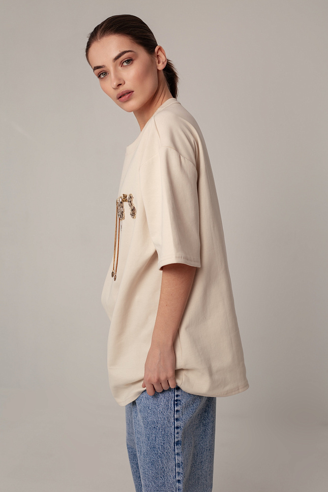 Футболка oversize с цепочкой