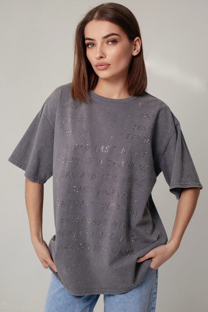 Футболка oversize с блестящими надписями