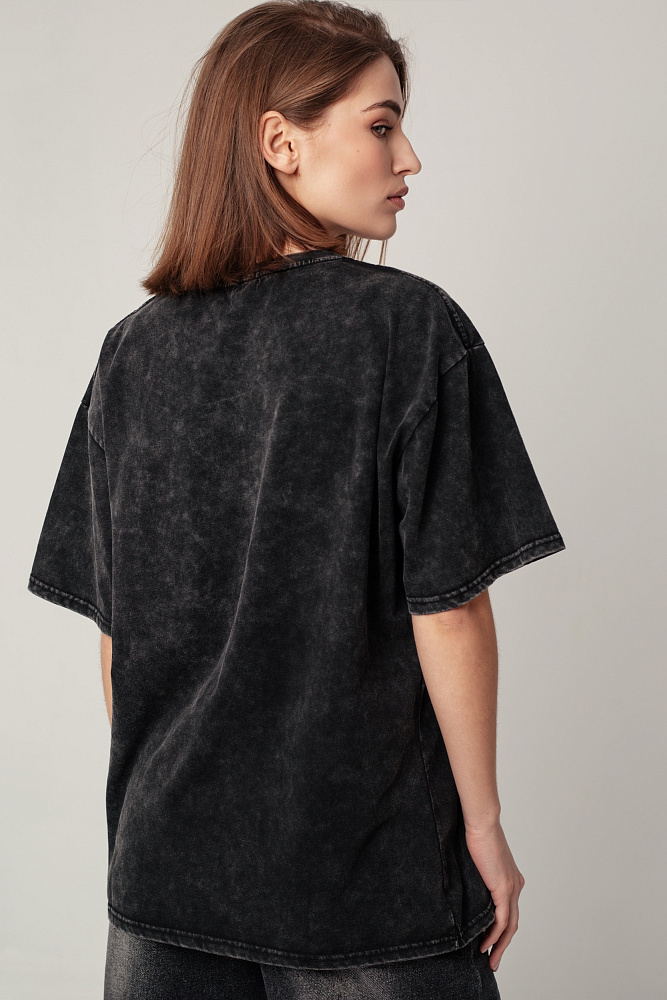 Футболка oversize с блестящими надписями